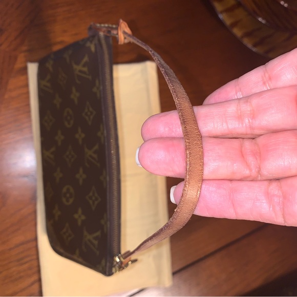 Louis Vuitton Pochette - Picture 10 of 12